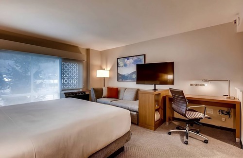 Mountain House Hotel | Experience the Peaks! Ski Resort, Jacuzzi Comfort & Easy Shuttle!