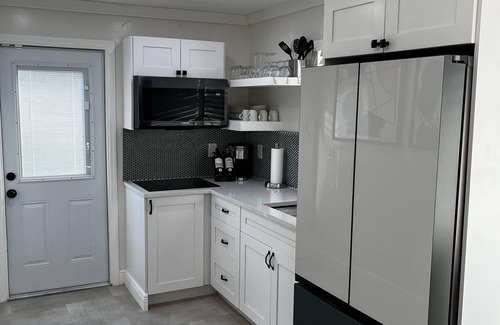 West Palm Beach House | Experience Vibrant Urban Living: Book Your Stay at Our Guesthouse Suite Today.