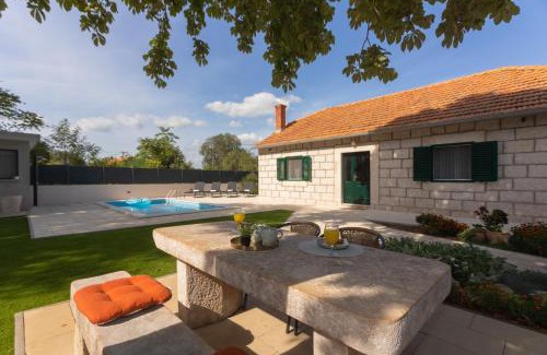 Drnis House | Experience VILLAGE LIFE - Jokini Dvori with private pool