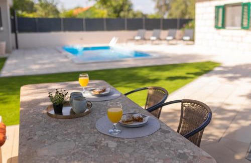 Drnis House | Experience VILLAGE LIFE - Jokini Dvori with private pool