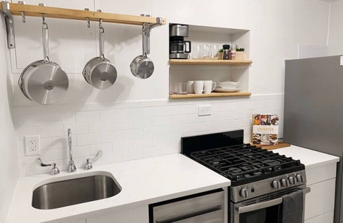 Mount Adams Apartment | Explore Downtown from Mt Adams | Patio River Views