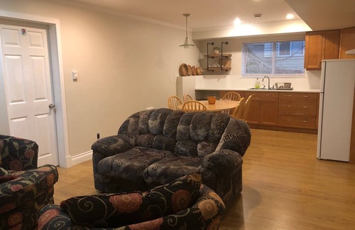 Regional District of Nanaimo House | Explore Nanaimo and Vancouver Island from our central location. nB.L.# 5031478