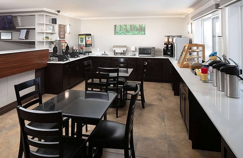 Sequim Apartment | Explore National Parks with the Family! Free Parking, Close to Attractions