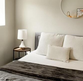 Pendleton House | Explore OTR from a Parkside Condo - Walk to ALL