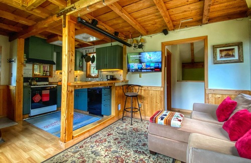 Moose Pass House | Explore Seward, Cooper Landing and Kenai Peninsula from one central location.