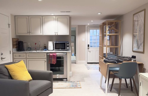 Near Northeast Apartment | Explore Sights of Washington from Spacious Basement Apartment