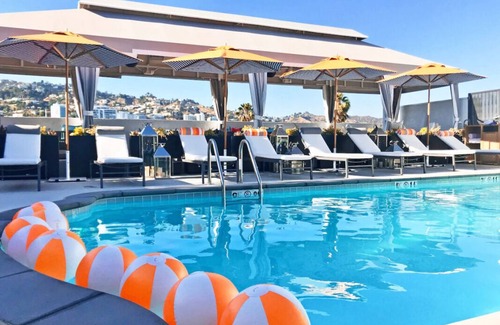 Tri-West Hotel | Explore the famous Sunset Strip! Spacious Suite with Balcony & Kitchenette! Pool
