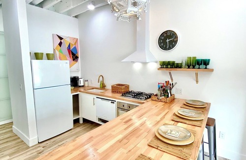 Harbert Apartment | Explore WithInn-Relaxation Centrally Located to Beaches and Walkable Restaurants