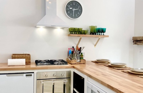 Harbert Apartment | Explore WithInn-Relaxation Centrally Located to Beaches and Walkable Restaurants