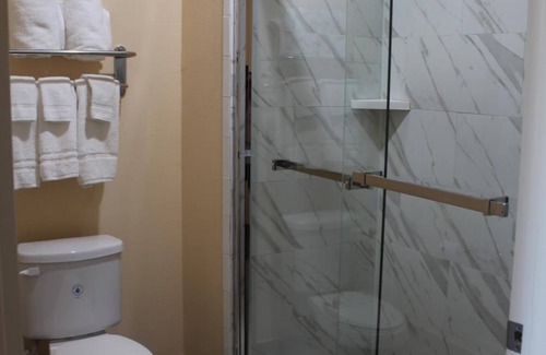 Humble Hotel | Express Inn & Suites - Bush Airport