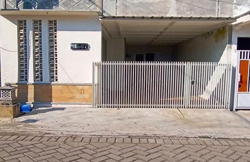 Patrang Hotel | EXPRESS O 91293 House