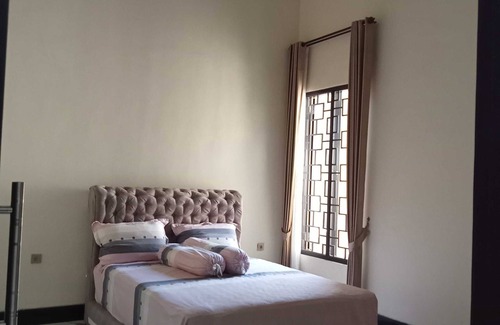 Jember Hotel | EXPRESS O 91708 Rumah Sriwijaya 12a Syariah
