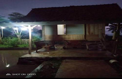 Kayangan Hotel | EXPRESS O 91901 Homestay Irish Irish
