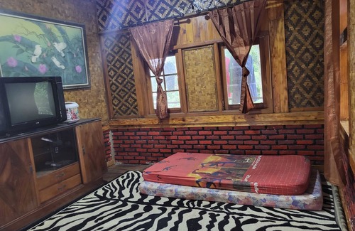 Pamijahan Hotel | EXPRESS O 92345 Villa Bidadari