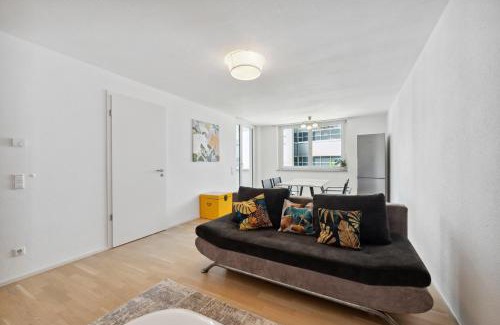 Boeblingen Apartment | EXQUIS Design 2BR Apartment BAUHAUS I Balkon I Parkplatz I Top-Lage I Mercedes-Benz I Kinderbetten
