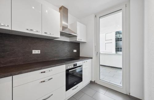 Boeblingen Apartment | EXQUIS Design 2BR Apartment BAUHAUS I Balkon I Parkplatz I Top-Lage I Mercedes-Benz I Kinderbetten