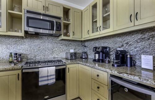 El Tezal Apartment | Exquisite 2 BR Condo in Tezal Ocean Views & Amenities