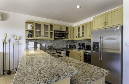 El Tezal Apartment | Exquisite 2 BR Condo in Tezal Ocean Views & Amenities
