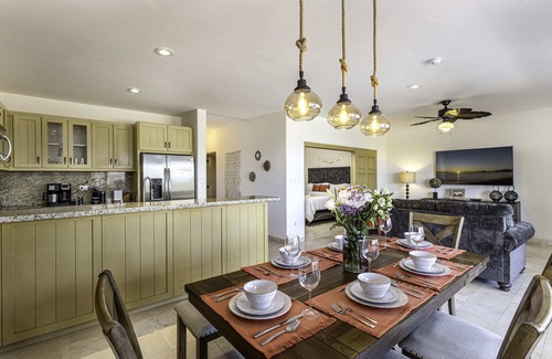 El Tezal Apartment | Exquisite 2 BR Condo in Tezal Ocean Views & Amenities