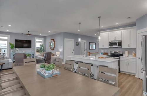 Ocean Isle Beach House | Exquisite Beach Luxe 2blocks from Beach w Private Pool, Elevator and Sleeps 15