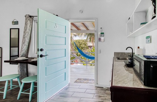 Caye Caulker House | Exquisite beach home with balcony, bikes, & kitchenette