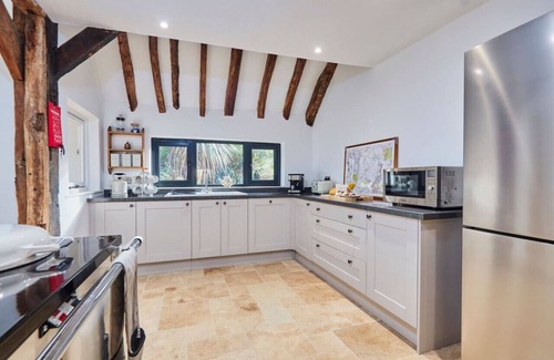 Waterlooville House | Exquisite Coach House w/vaulted ceiling & log fire