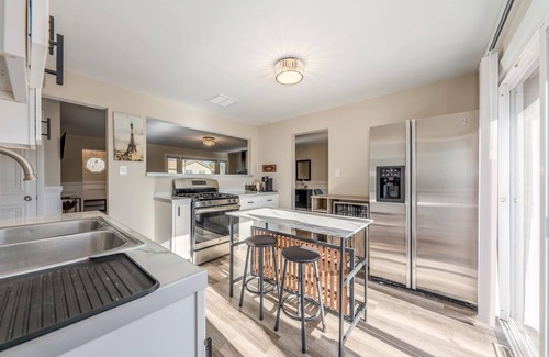 Olympia Fields House | Exquisite Getaway Home