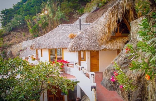 Jaibalito Villa | Exquisite Lake Front Villa: Private Cove, Sauna, Pizza Oven, Kayaks, SUPs