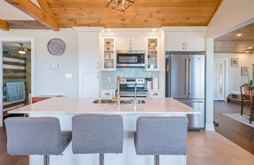 Wainfleet Cottage | Exquisite Lake House – Recently renovated – Sleeps 6 with 2 bathrooms