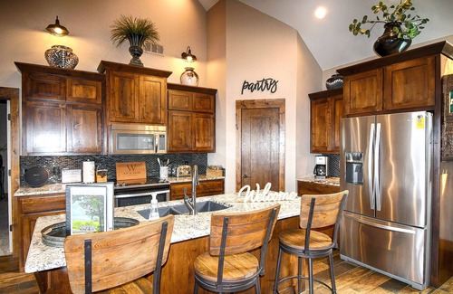 Cookson House | Exquisite Lake Tenkiller Home Away from Home
