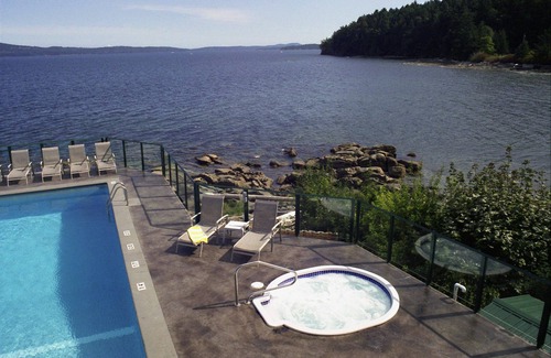 Yellow Point Condo | EXQUISITE OCEANFRONT CONDO