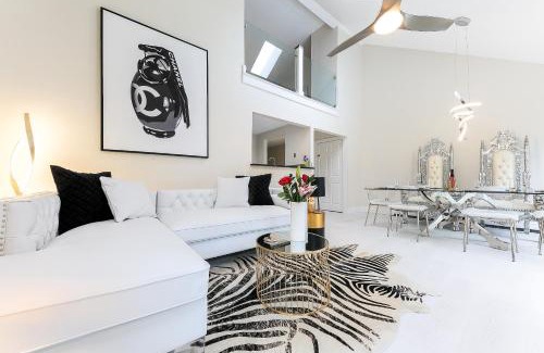 Acme Apartment | Exquisite One of a kind 3BDR Condo at Hilltop 5736