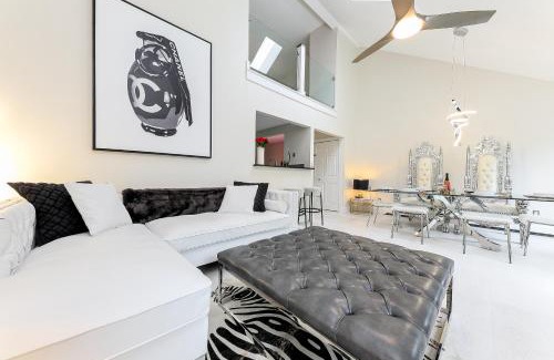 Acme Apartment | Exquisite One of a kind 3BDR Condo at Hilltop 5736