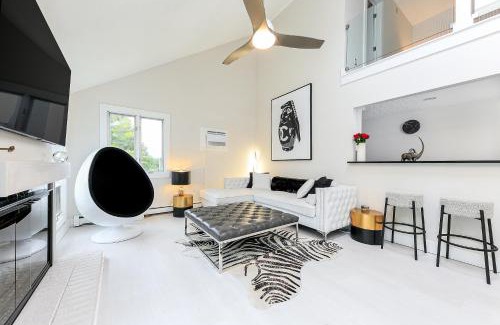 Acme Apartment | Exquisite One of a kind 3BDR Condo at Hilltop 5736