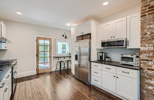 Longmont House | Exquisitely Restored Boulder County Victorian Cottage, c1906 🏡