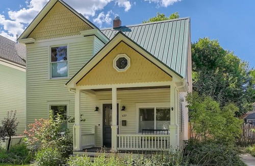 Longmont House | Exquisitely Restored Boulder County Victorian Cottage, c1906 🏡