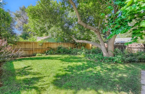 Longmont House | Exquisitely Restored Boulder County Victorian Cottage, c1906 🏡