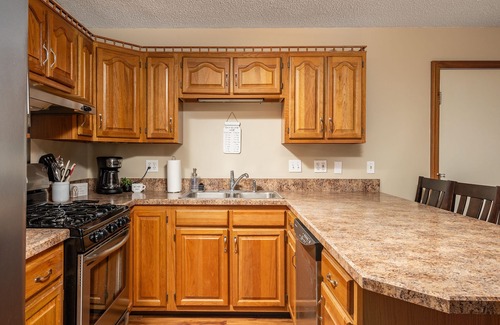 Kanawha City Apartment | Extended Stay, 3 bed, 2 bath, family friendly.