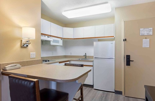 Bridgeton Hotel | Extended Stay America Select Suites - St. Louis - Airport - Central