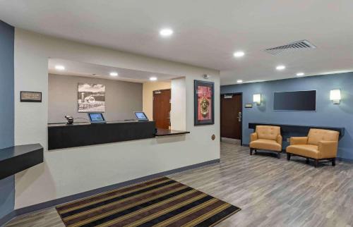 Waukesha Hotel | Extended Stay America Select Suites - Milwaukee - Waukesha