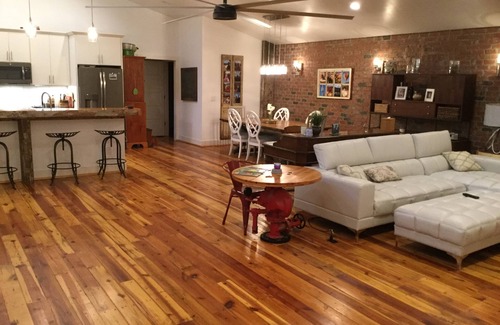 Burlington House | Extended Stay Large Waterfront Home in Secluded Bamboo Forest in Burlington NC