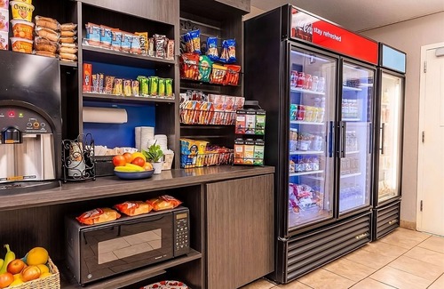 Brentwood Hotel | Extended Stay – with Full Kitchen l Pet-friendly, Local Trails & Outdoor Fun