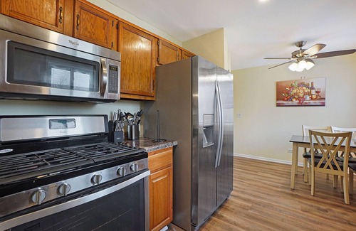 Fox Valley House | Extension Stay Naperville FHS Rental - Woodview Ct