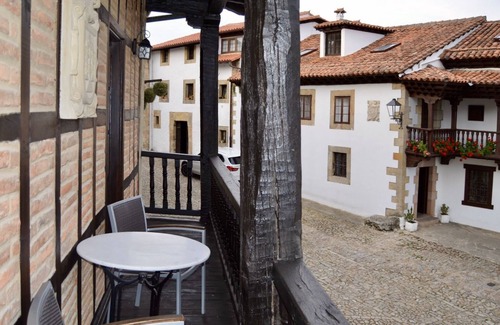 Santillana del Mar Apartment | Extra Large Suite with jacuzzi