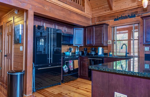 Andrews Cabin | Extraordinary Lodge with Breathtaking Mt. Views