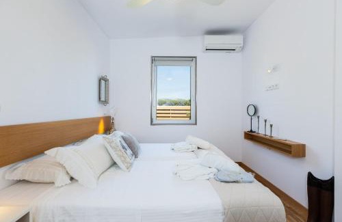 Pigianos Kampos Villa | Extraordinary Rethymno Villa Villa Hantengu 3 Bedrooms Beach Front Private Outdoor Swimming Pool And Hot Tub Pigianos Kampos