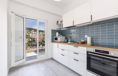 Quartier du Port Apartment | Extraordinary View on Port and Castle Hill - 1 Bdr & Parking