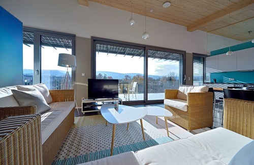 Schorndorf Apartment | Extravagant penthouse apartment with stunning views of the countryside