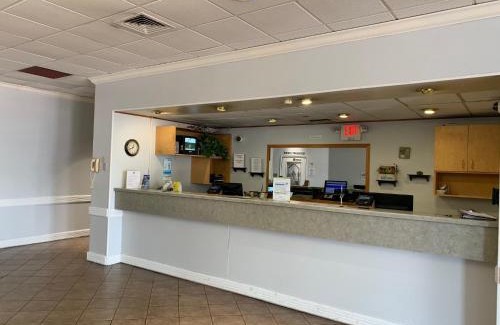 Downtown Phoenix Hotel | EZ 8 Motel Airporter