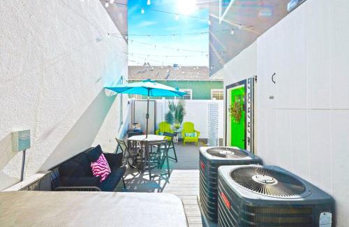 North Hollywood Apartment | F- Poppin NoHo Pad- HotTub, 2-Units, 15m U-Studios